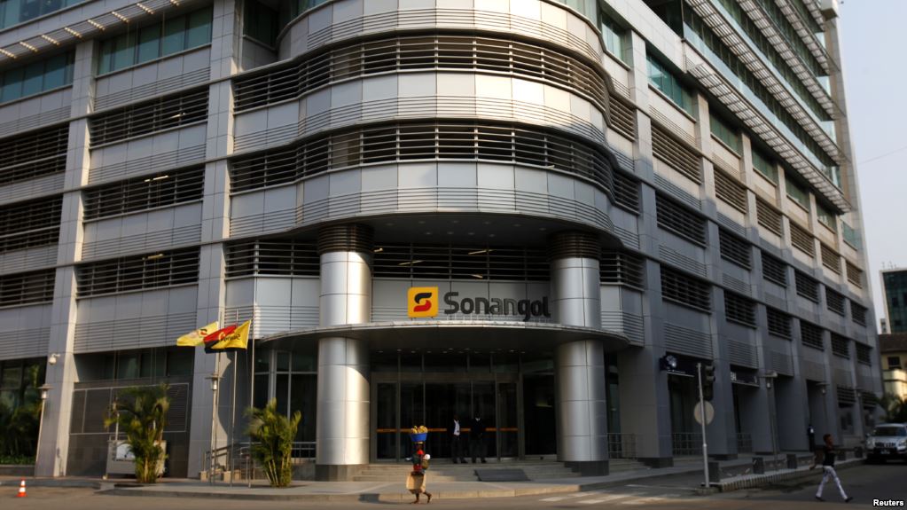 The Angolan State Oil Company (Sonangol) announced today it has signed a memorandum of understanding with two foreign aviation companies to reestructure its own Sonair company, which ensures air transport in the sector.